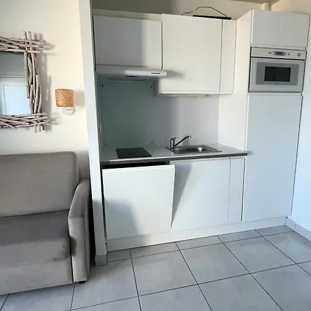 Apartment Beautiful With Parking! *